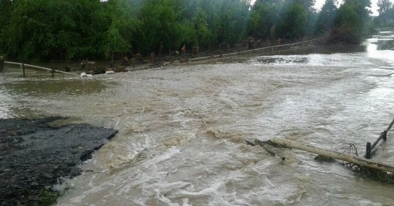 Talaçaydan sel keçir, leysan xarakterli yağış yağır FAKTİKİ HAVA