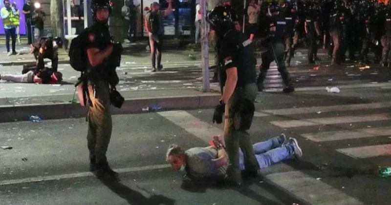 Во время акции протеста в Сербии трое полицейских получили ранения