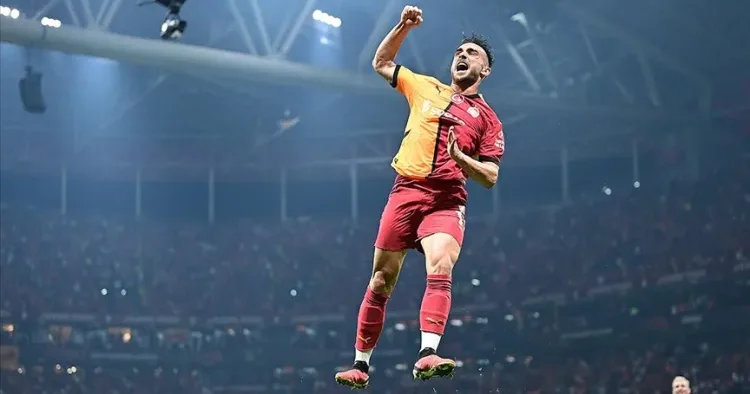 Qalatasaray ın futbolçusu nişanlandı