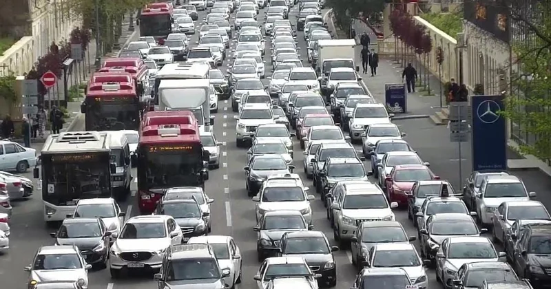 Yeni həftəyə tıxacla başlayan yollar SİYAHI