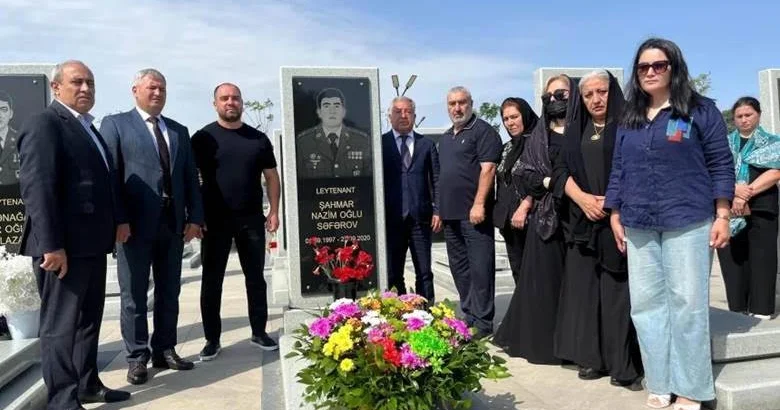 Şəhidlər başımızın tacıdır… FOTO