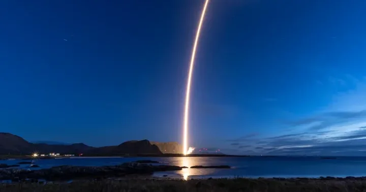 SpaceX ə rəqib ilk dəfə orbitə çıxıb