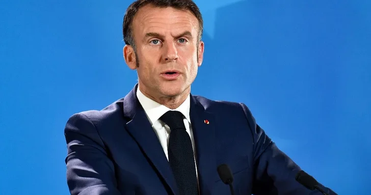 Президент Франции призвал к запрету соцсетей для детей младше 15 лет в Евросоюзе