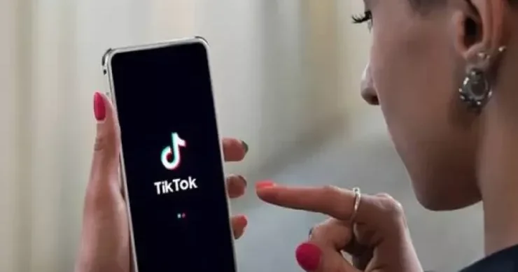TikTok da söyüş söyən yeniyetmə qız SAXLANILDI