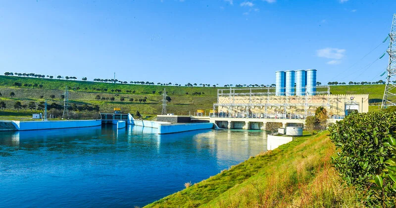 Mingəçevirdə Kür çayında iki gəzinti qayığı toqquşub
