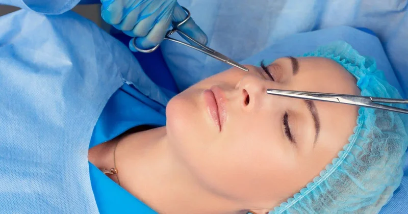 Üç plastik cərrah cəzalandırıldı, 22 klinika cərimələndi