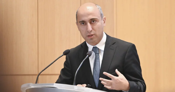 Azərbaycanda ilk dəfə: Qızlar riyaziyyatda oğlanları üstələyib