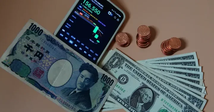 Yaponiyanın valyuta ehtiyatları yenə müdaxilədən sonra rekord 80 milyard dollar azalıb