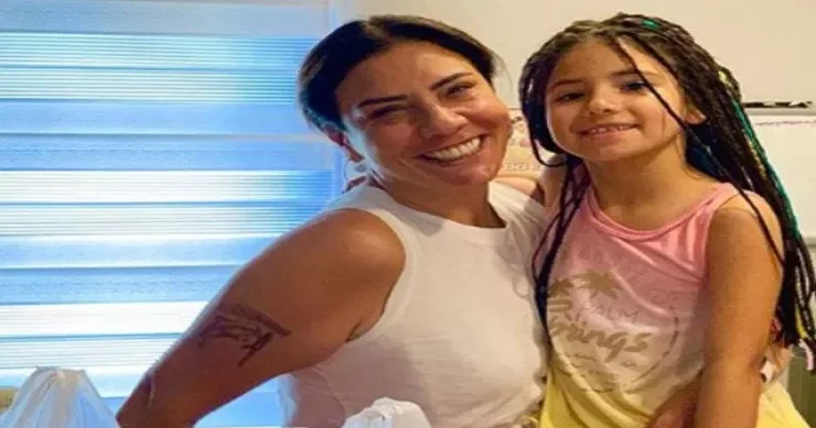 Işın Karacadan ailə fotosu: qızı ilə görüntüsü diqqət çəkdi