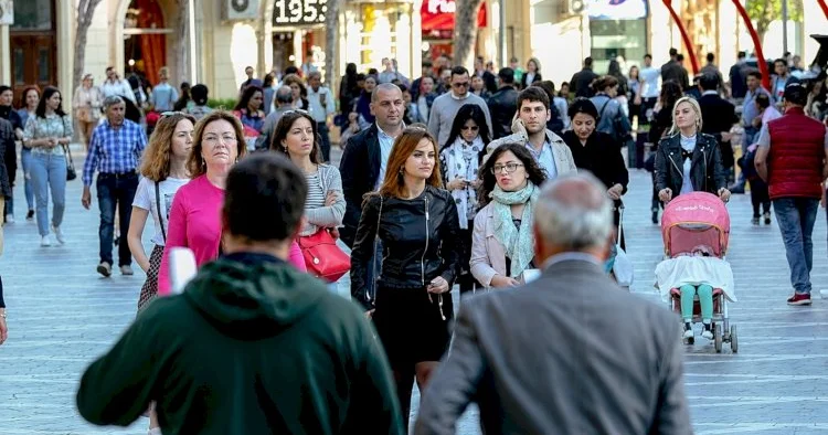 Azərbaycanda işləyən ali təhsillilərin sayı 890 minə çatdı