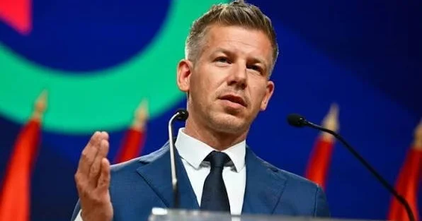 Премьер министру Венгрии сократили зарплату