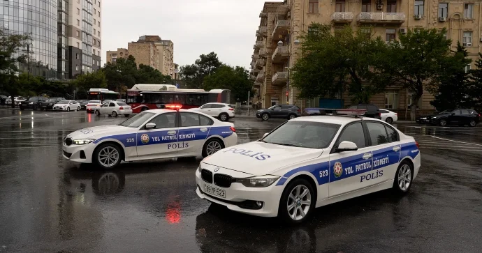 Yağışlı havada polis zəruri təhlükəsizlik tədbirlərini belə həyata keçirir FOTO VİDEO