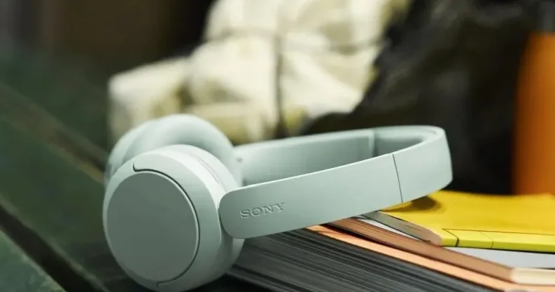 Sony əfsanəvi XM4 qulaqcıqlarının təqdimatını təqdim