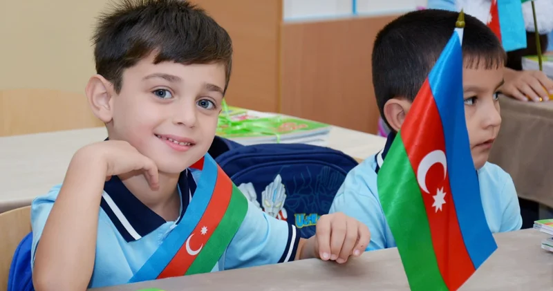 Yeni dərs ili ailələrə neçəyə başa gələcək? İnfoqrafika