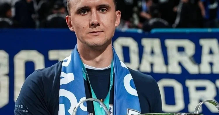 Buradan əvəzsiz təcrübə və ömür boyu mənimlə qalacaq xatirələrlə ayrılıram Koxalski