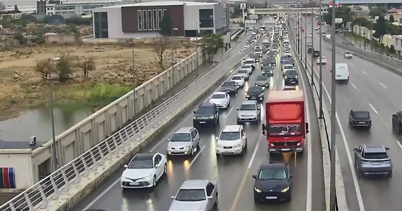 Дорожно транспортная обстановка в Баку: где движение наиболее затруднено?