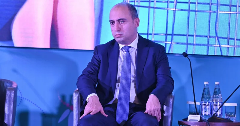 Dərsliklər üzərində işləyirik Nazir