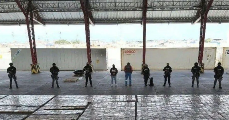 В Эквадоре перехватили свыше двух тонн кокаина, направлявшегося в Швецию