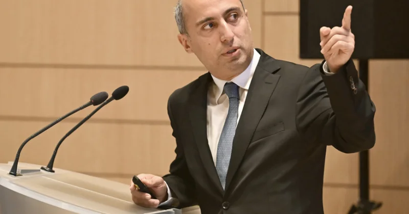 Emin Əmrullayev: Dil bilikləri ilə oxu savadlılığı fərqli sahələrdir, bunları qarışdırmaq olmaz
