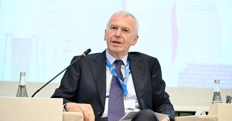 Sabiq baş nazir: Dövlət qurumları geridə qalan sahələrdə yeni imkanların reallaşdırılmasına diqqət yetirməlidir