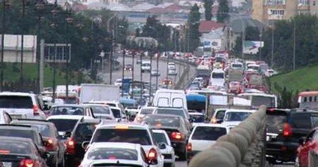 Paytaxtın 10 küçəsində tıxac var