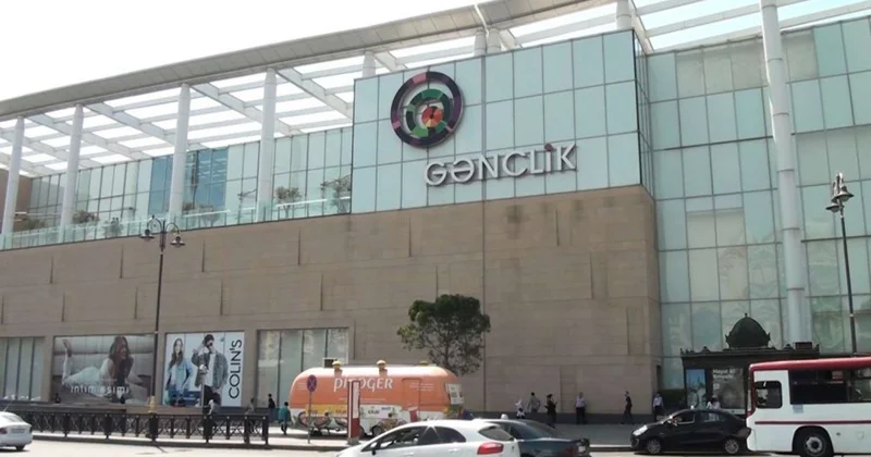 "Gənclik Moll"da həyəcan siqnalı: sakinlər təxliyə edildi VİDEO