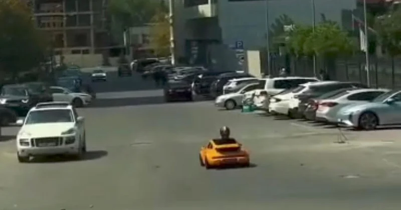 В Баку задержали мужчину на игрушечном транспорте ВИДЕО