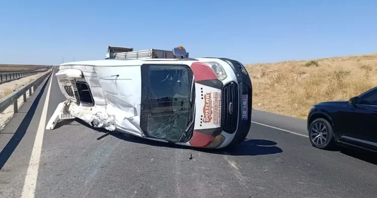 Türkiyədə mikroavtobus aşdı Şagirdlər yaralandı
