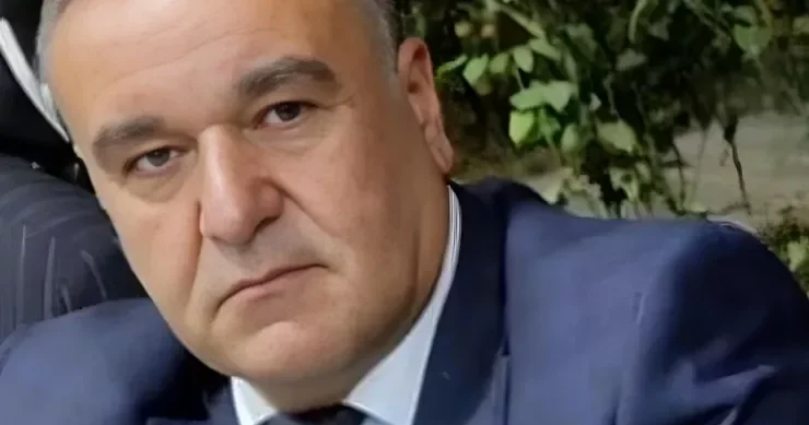 Prokuror müğənni qardaşını öldürənə 19 il CƏZA İSTƏDİ