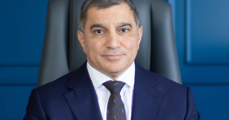 Ruslan Əlixanov vəzifədən azad edildi