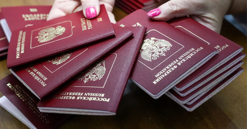 Rusiya qondarma dövlətdə ilk pasportları payladı