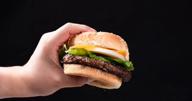 İspaniyada 15.000 dollarlıq hamburger: Yemək üçün dəvət almaq şərtdir