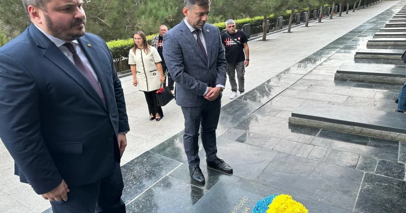 Ukraynanın Ombudsmanı Şəhidlər Xiyabanını ziyarət edib
