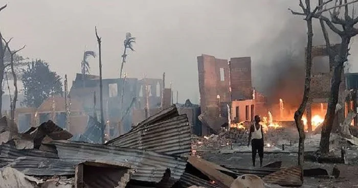 Myanma hökuməti etirazçıları bombalayıb