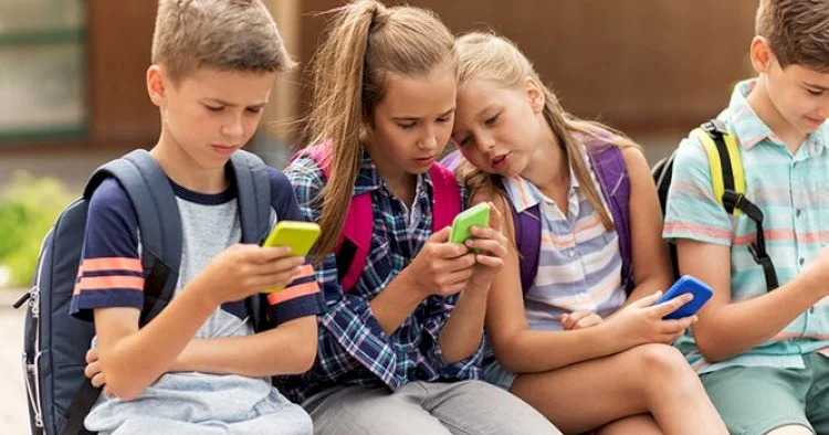 Bu ölkədə 15 yaşadək uşaqlara sosial şəbəkə qadağası qoyulacaq