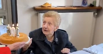 105 yaşlı italiyalı qadın yubileyini iş yerində qeyd etdi ANBAAN VİDEO