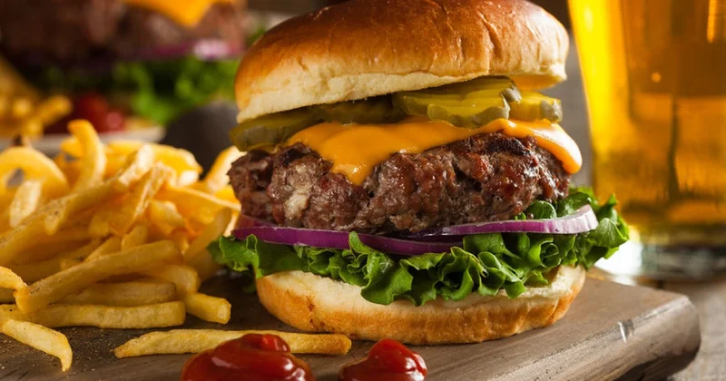 Bu burgeri yemək üçün 18 700 azn ödəməlisiniz