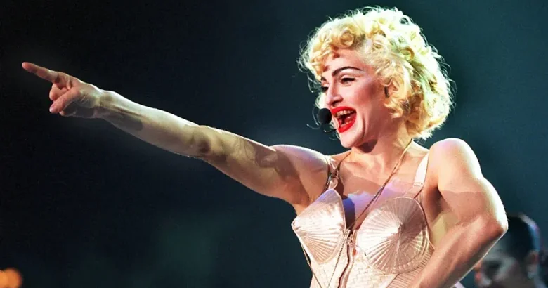 Madonna: Başıma tapança dirəmişdilər...