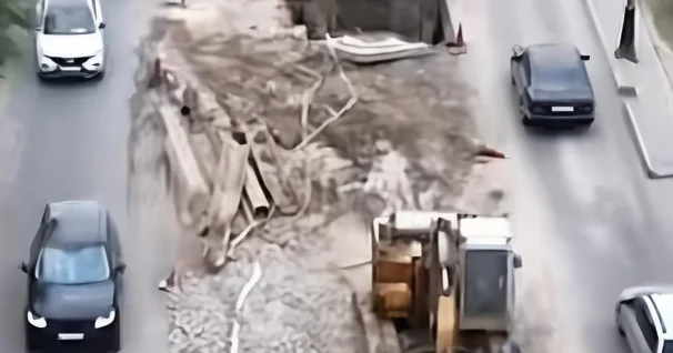 Кто довел дорогу в Бинагади до такого состояния? ВИДЕО