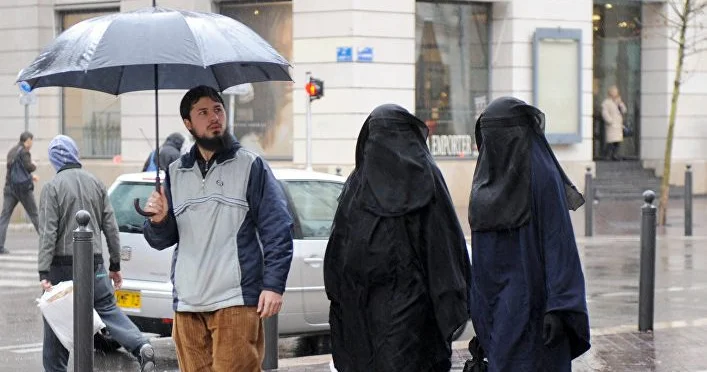 В Италии предложили запретить ношение бурки и никаба в общественных местах