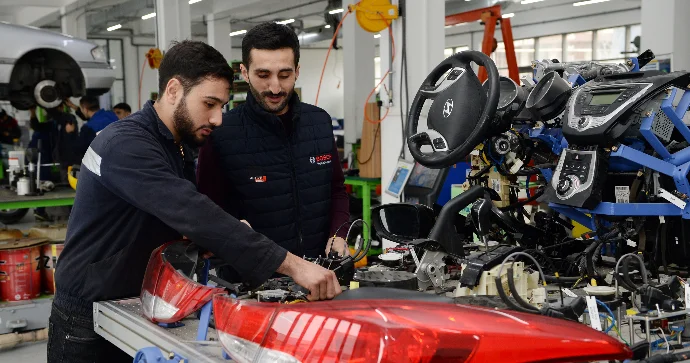 “Yeni nəsil ustalar həm yüksək texnoloji, həm də praktiki bilgiyə malik olmalıdır” SAHİL AĞABƏYLİ FOTO