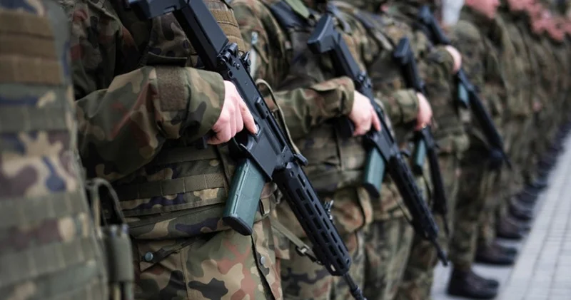 Polşa hərtərəfli hərbi təlim üçün pilot proqrama başlayacaq