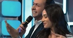 Efirdə maraqlı an Duet ortağının barmağına üzük taxdı
