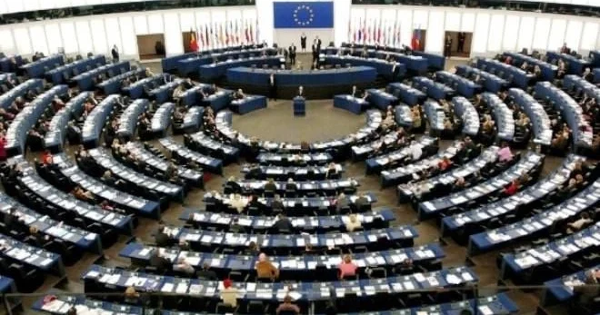 AB 61 ölkəyə vizasız rejimi məhdudlaşdırır Gürcüstan da var