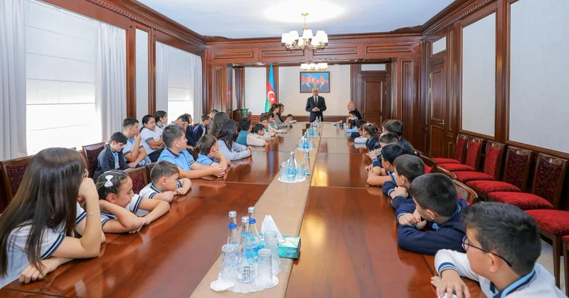 Səlahiyyətli nümayəndə şəhid övladları ilə görüşüb
