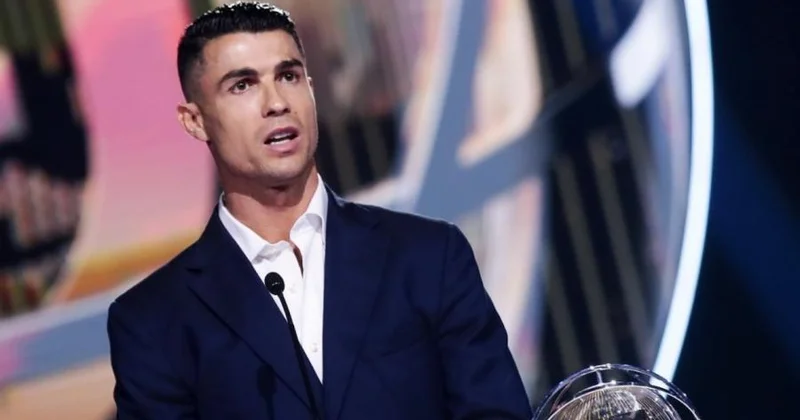 Ronaldo mükafatlandırıldı Şəkil