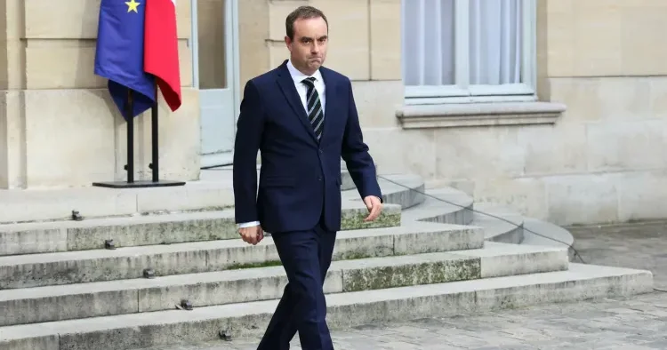 Fransa parlamentinin buraxılması təxirə düşdü