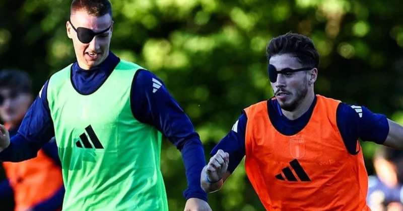 İtaliya futbolçuları “dəniz quldurları” kimi göz sarğısı ilə məşq ediblər FOTO