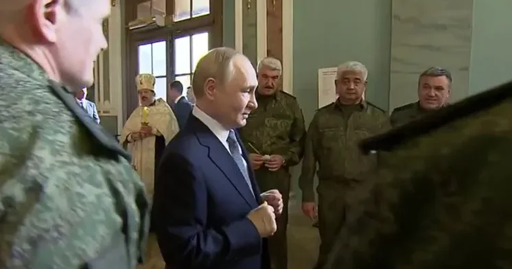 Putin ad günündə Rusiya imperatoru ikinci Nikolayın məzarını ziyarət etdi