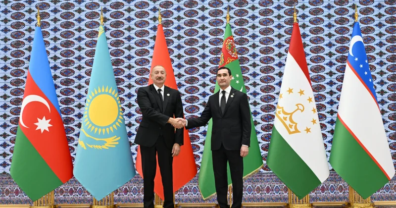 Prezident İlham Əliyev Azərbaycan və Mərkəzi Asiya Dövlət Başçılarının 8 ci Məşvərət görüşündə iştirak etmək üçün “Avaza” Kompleksinə gəldi